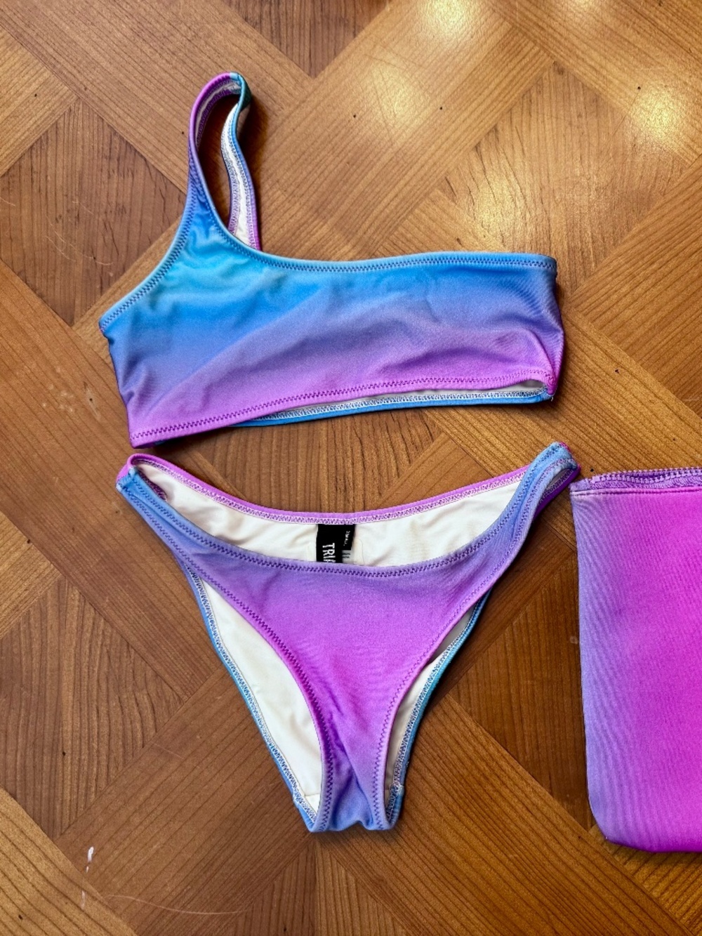 Triangl one shoulder bikini Size XS top and bottom